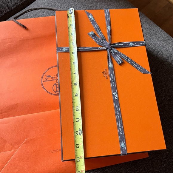 Hermes box and shopping bag bundle
Authentic, bought fr Paris early this yr2024 - Picture 3 of 11